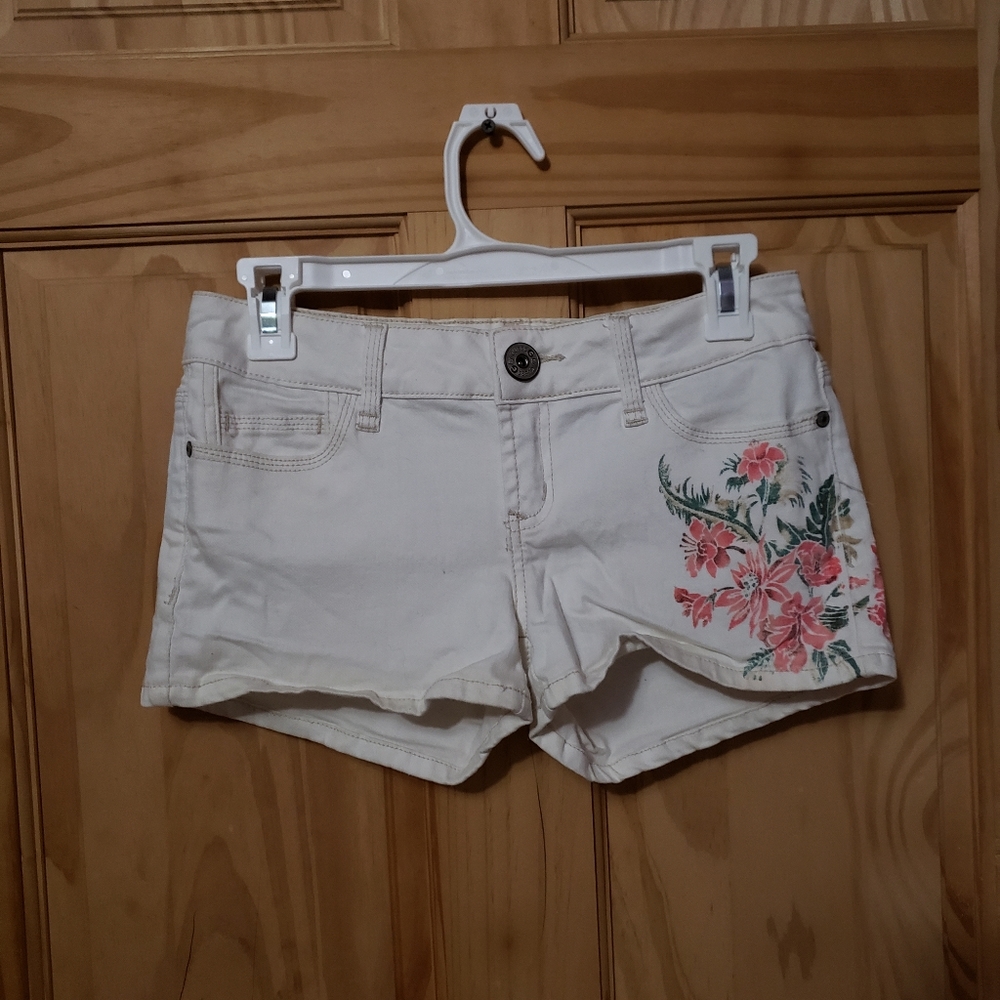 🌸 Guess Floral Shorts 🌸